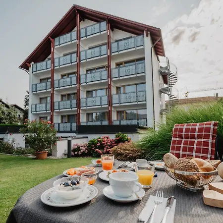 Maximilian Bad Fussing