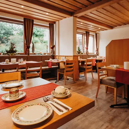 Maximilian Bad Fussing