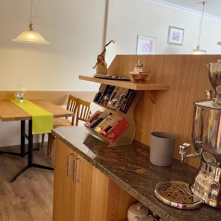 Maximilian 3* Bad Fussing